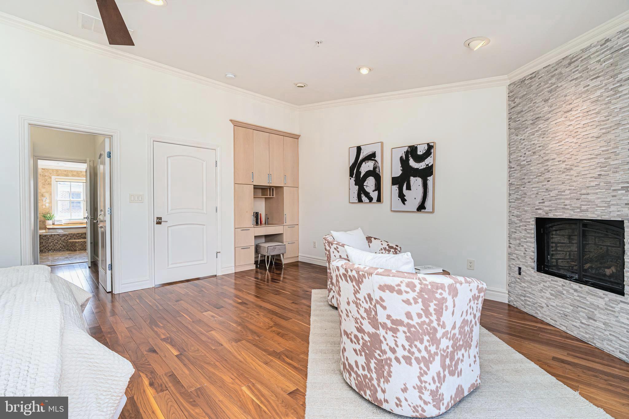 MOORINGS - Residential