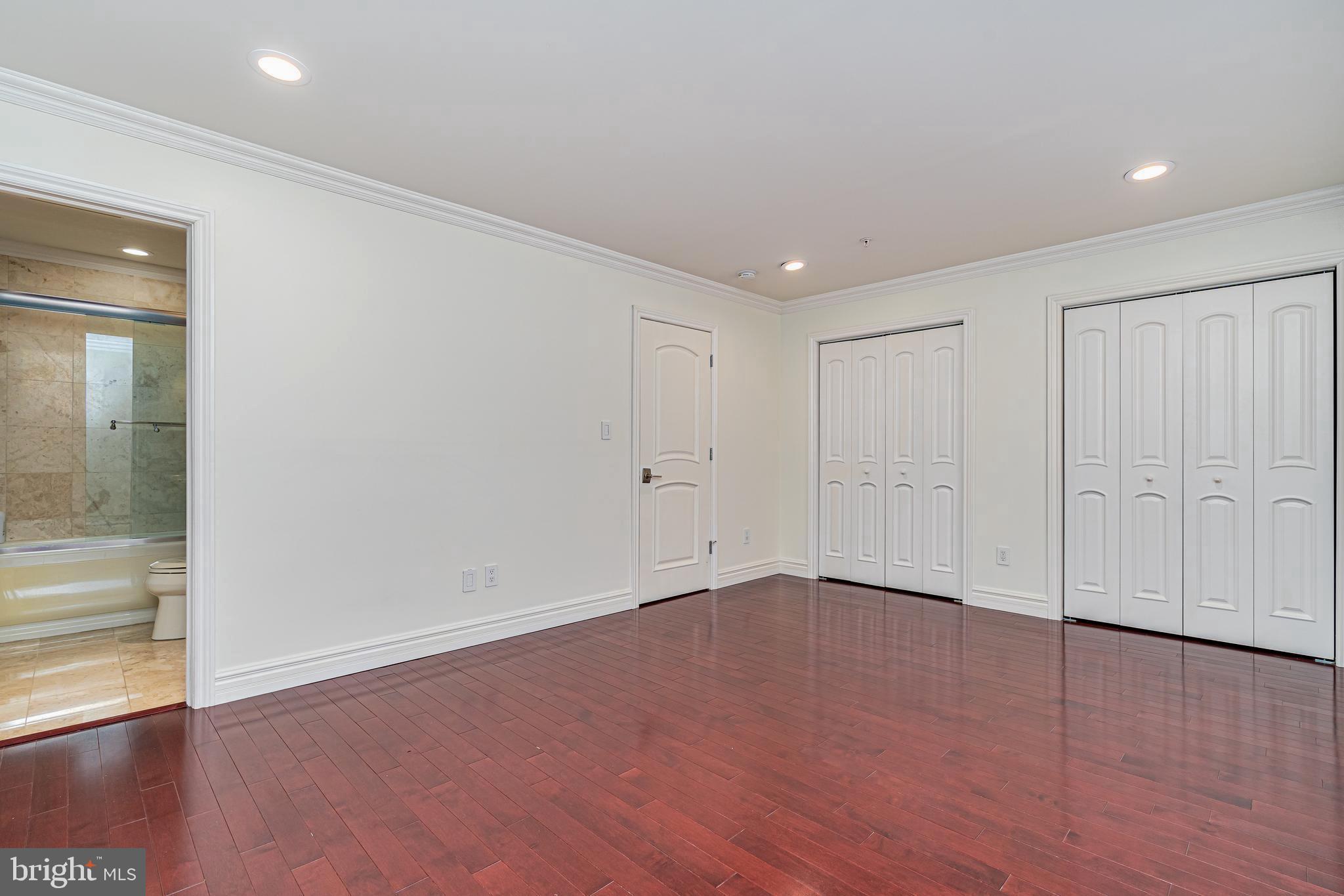 MOORINGS - Residential