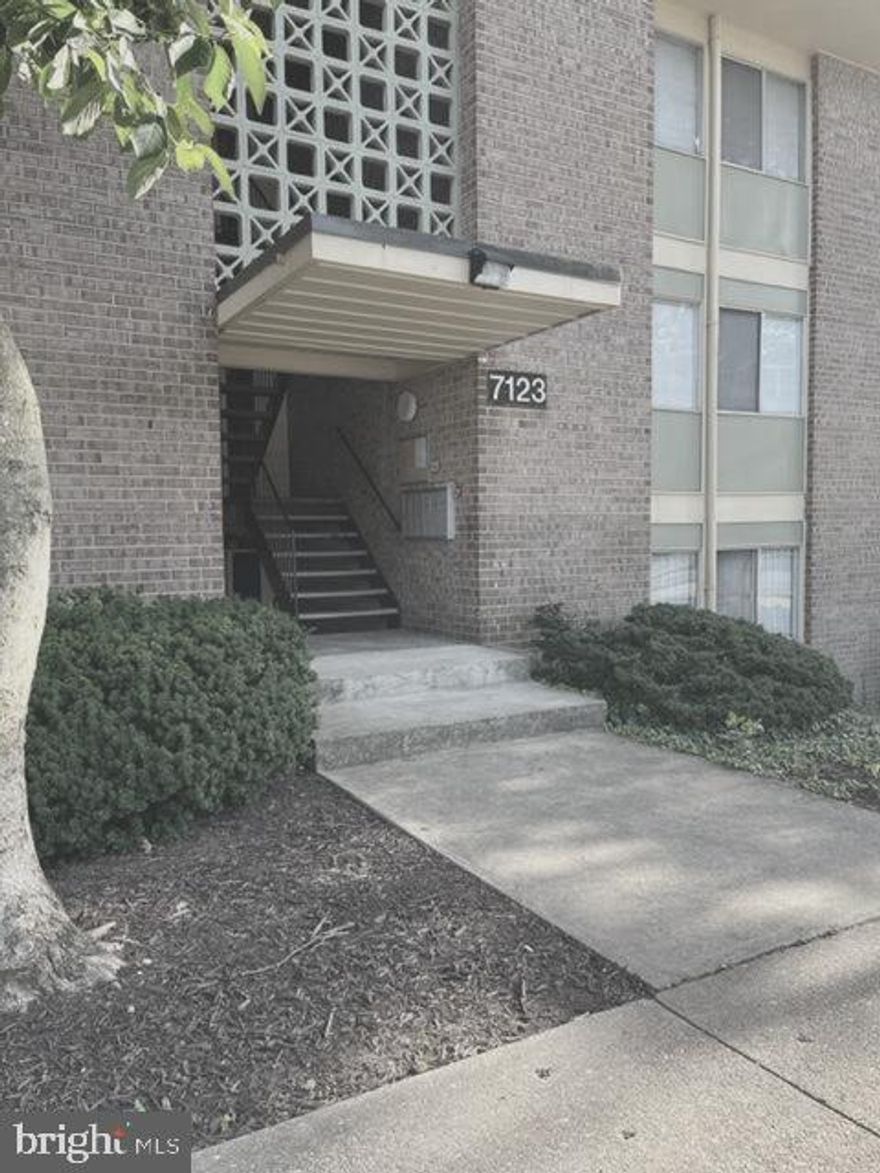 Nice 2-bedroom, 1 bath unit with stainless and black appliances and some recent updates.  Shows well. Available for quick occupancy.