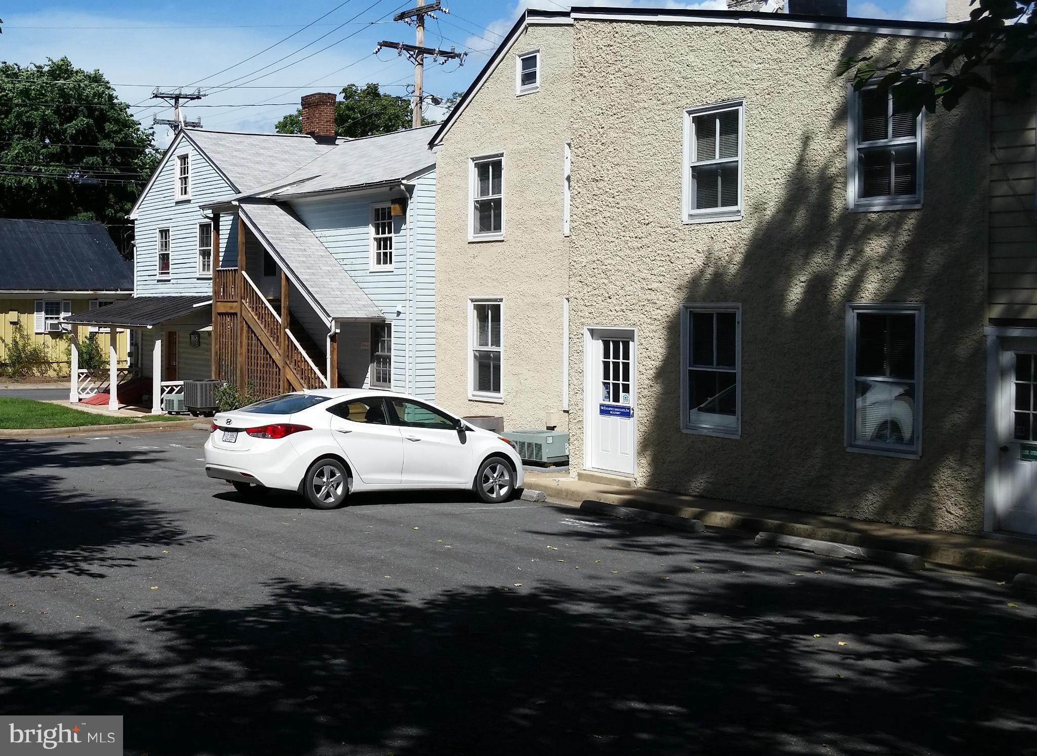 LEESBURG - Commercial Sale