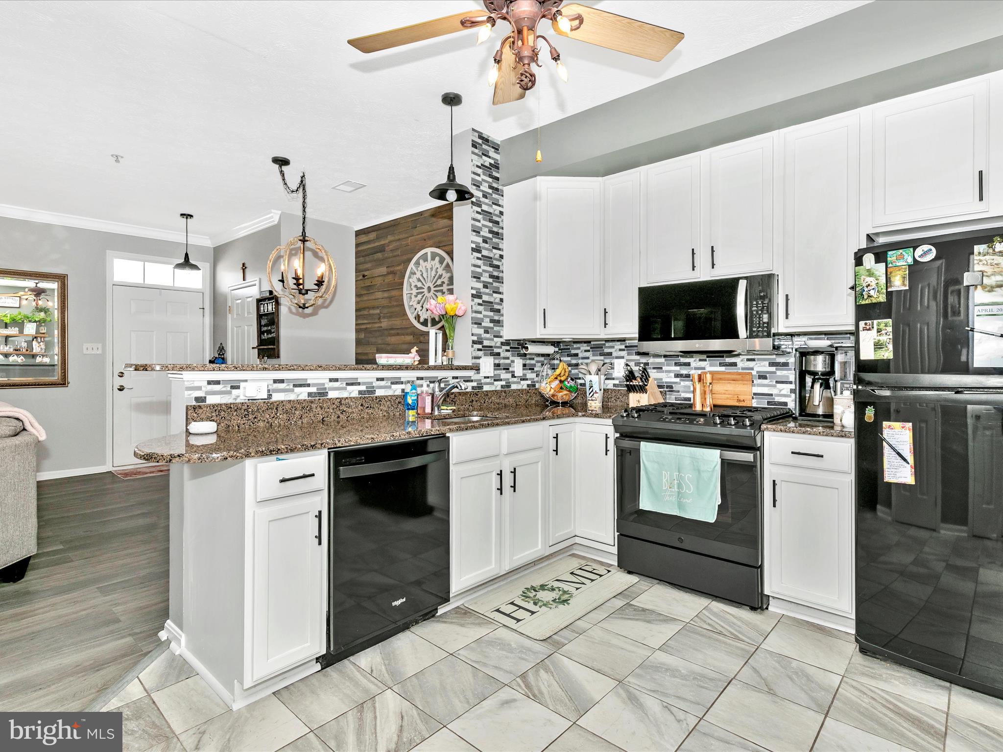 WELLINGTON TRACE - Residential