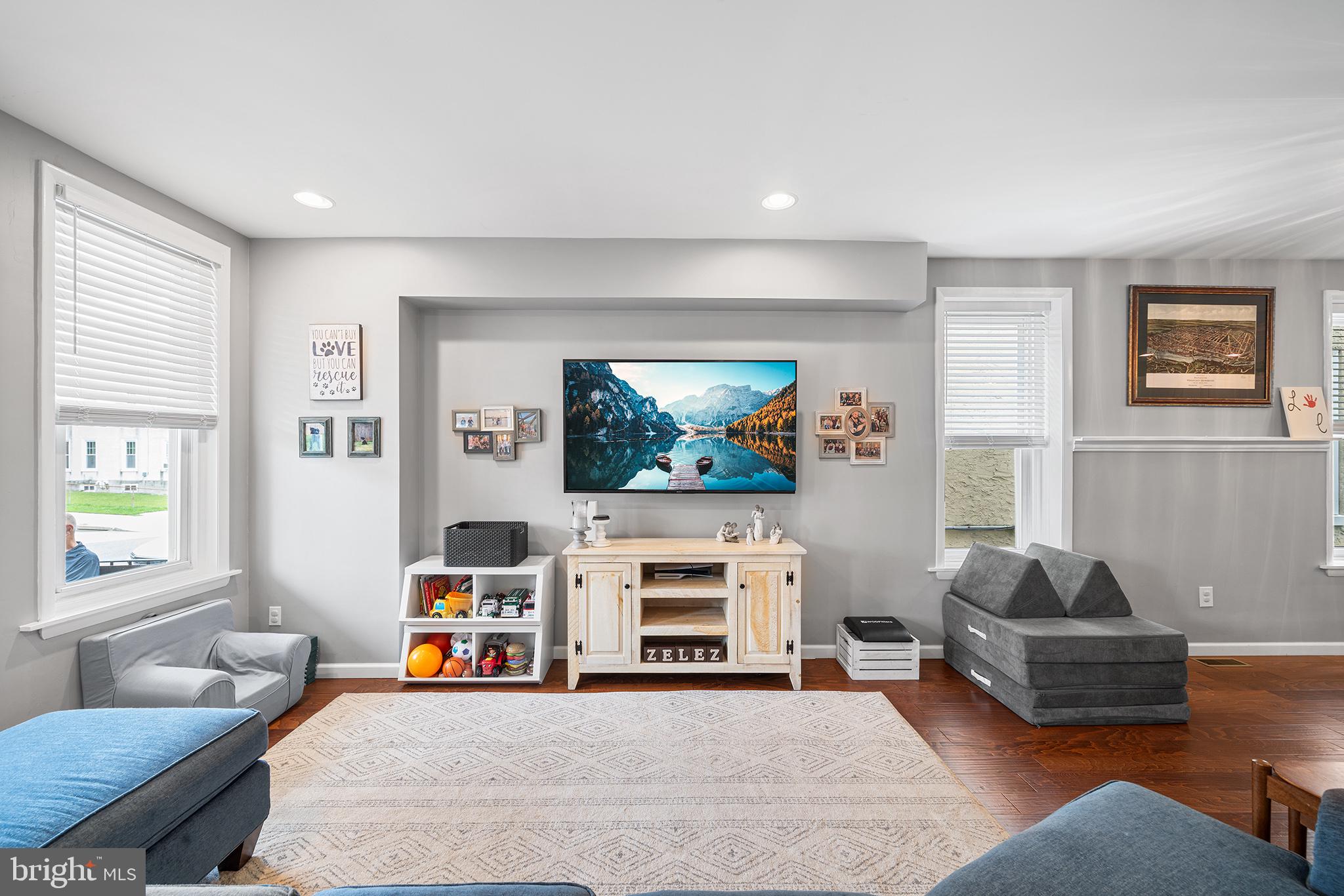 ROXBOROUGH - Residential