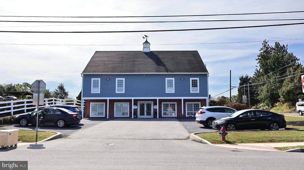 Photo of 915 N Mountain Road, HARRISBURG, PA 17112 (MLS # PADA2051026)