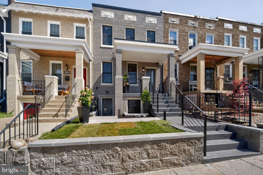 Photo of 1114 Oates Street NE, WASHINGTON, DC 20002 (MLS # DCDC2257256)