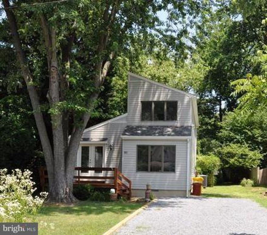 Your little piece of Heaven.  Once you turn onto Bay Dr. and see the Chesapeake Bay before you, you know you made the correct decision.  This  compact little house has it all:  Open floor plan, bedroom & full bath on first level, large private backyard, great condition and LOCATION.
