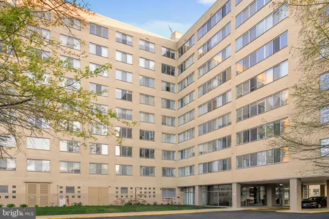 6641 Wakefield Drive Unit 405, Alexandria, VA MLS: VAFX2238502