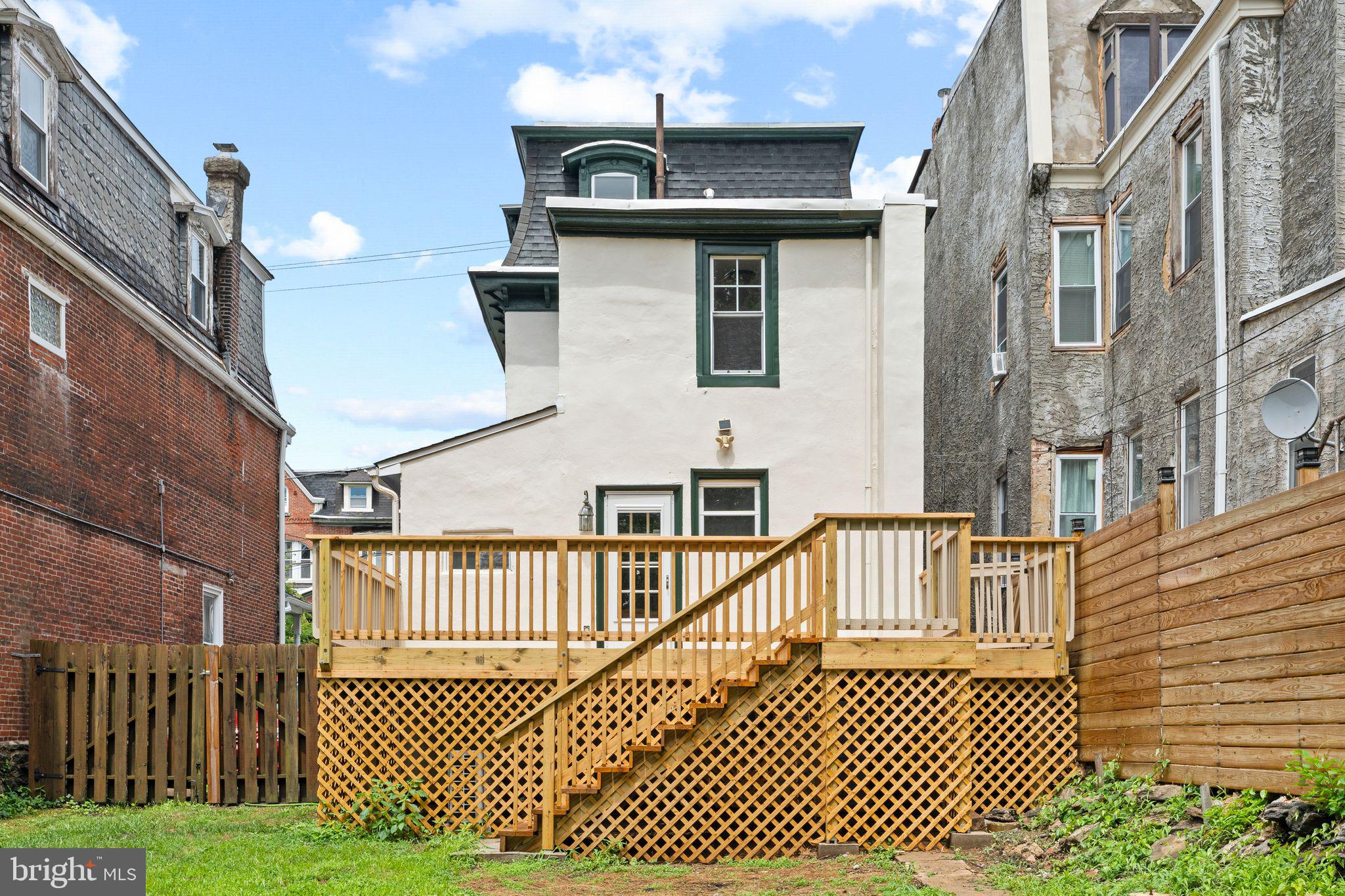 216 W MOUNT PLEASANT AVENUE