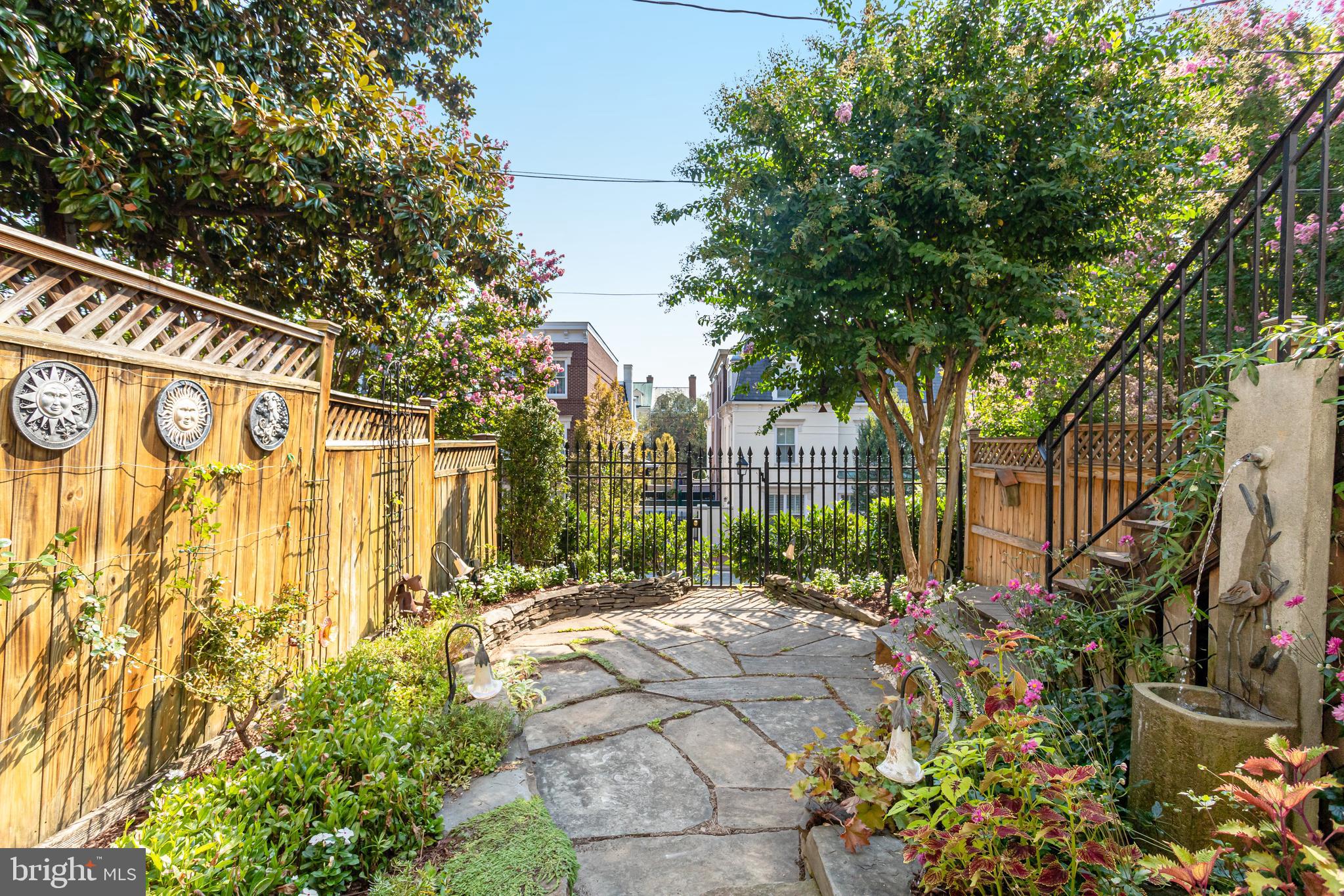 YATES GARDENS - Residential