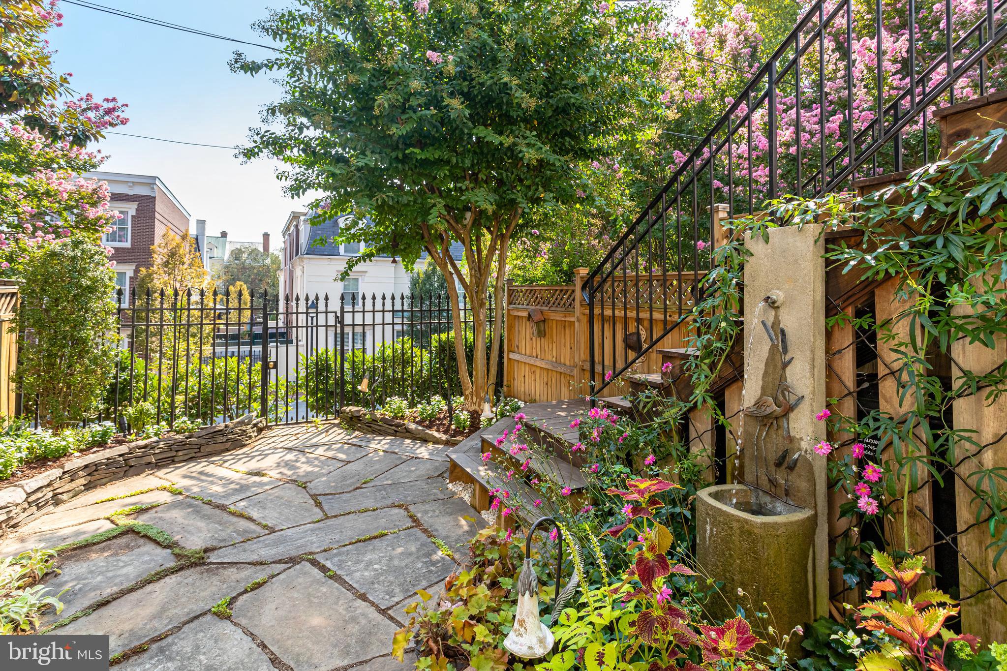 YATES GARDENS - Residential