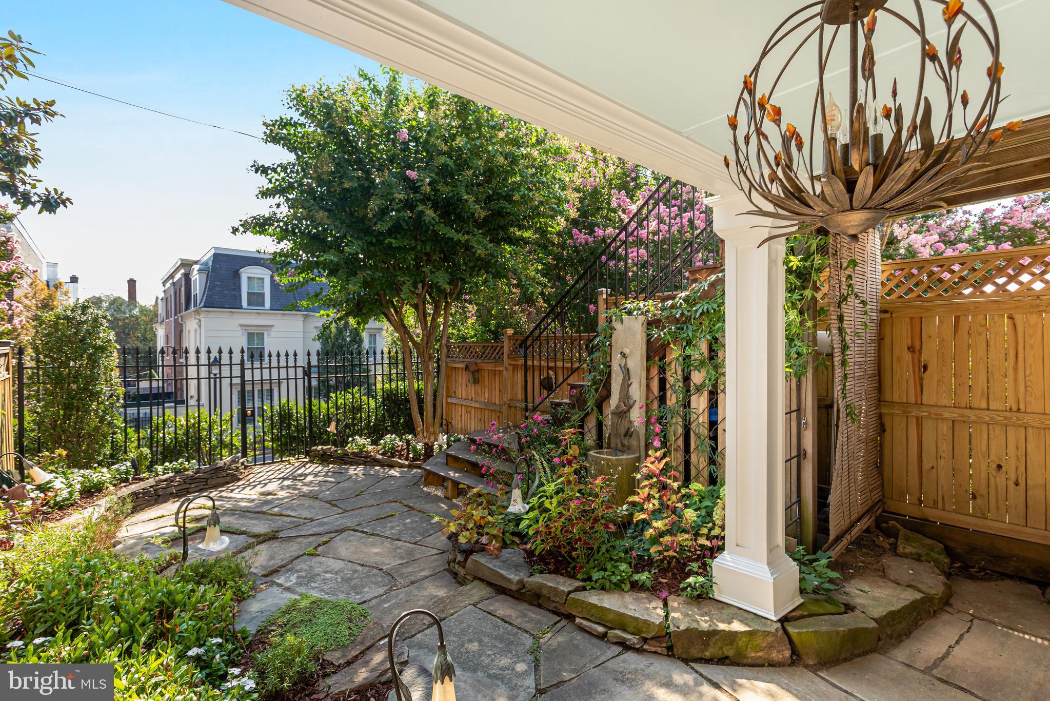 YATES GARDENS - Residential