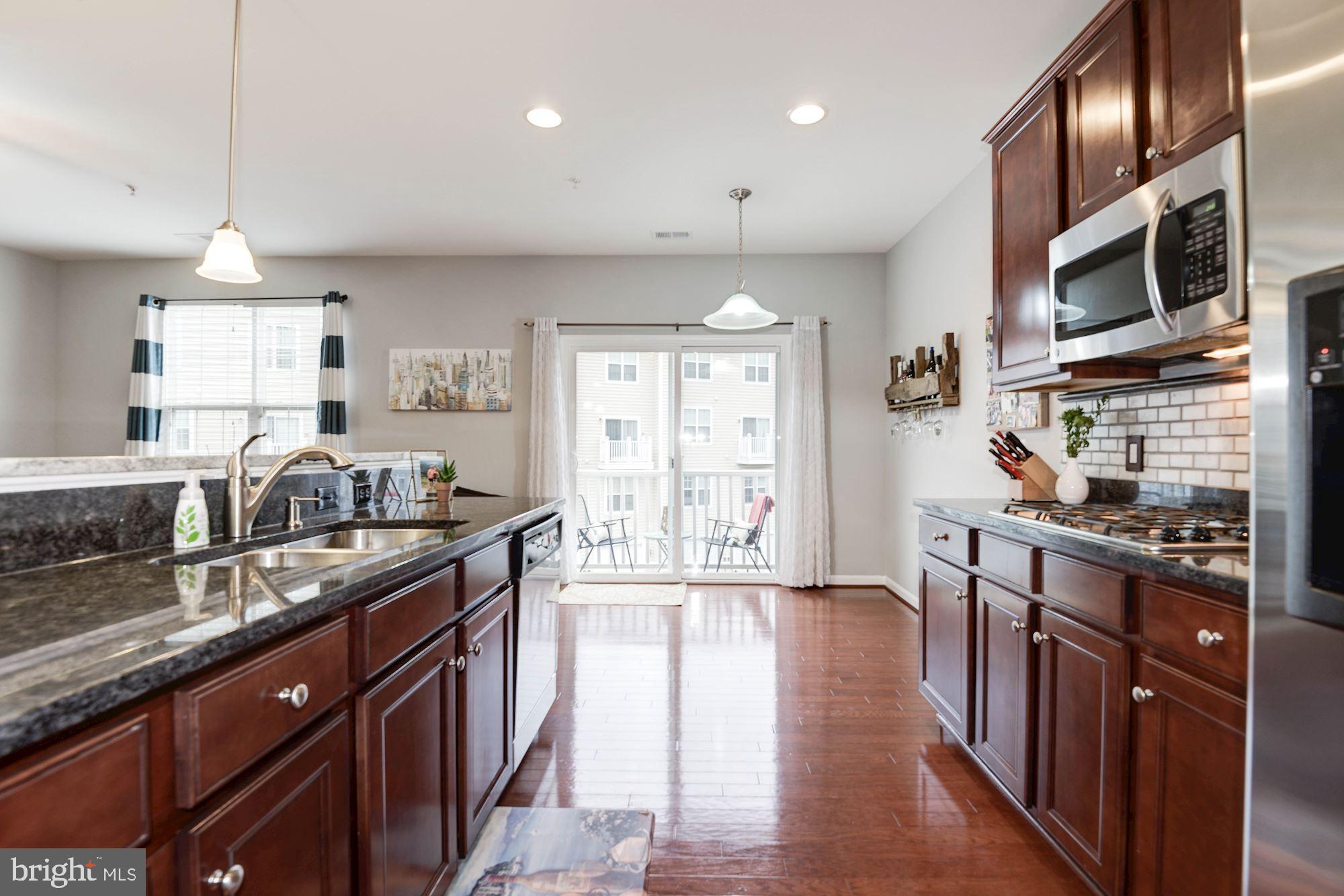 RESIDENCES AT DULLES PRK - Residential Lease