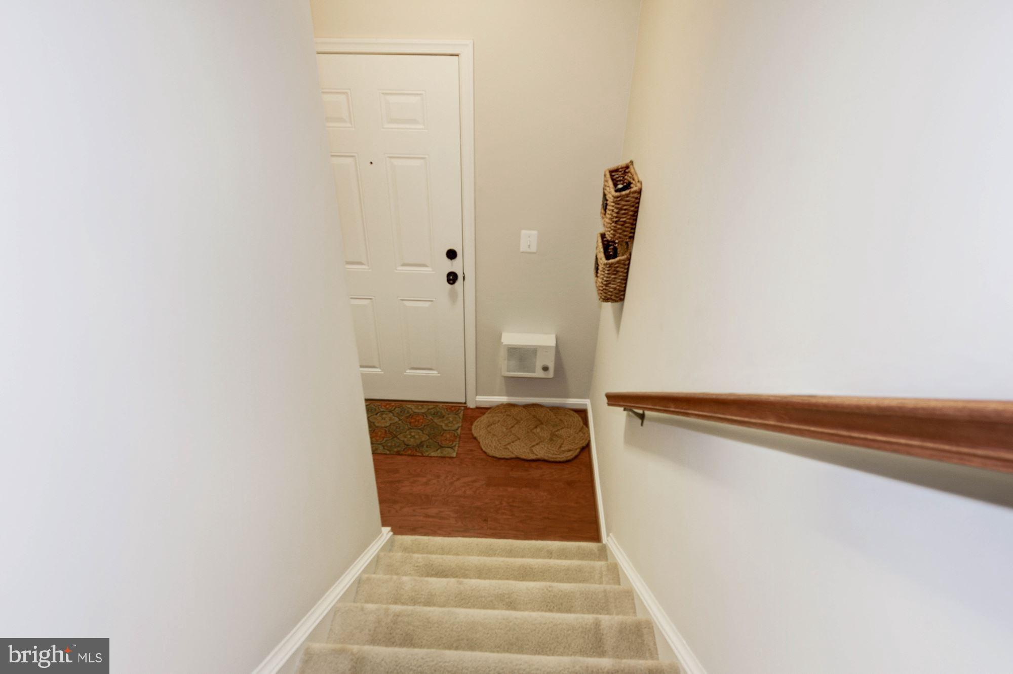 RESIDENCES AT DULLES PRK - Residential Lease