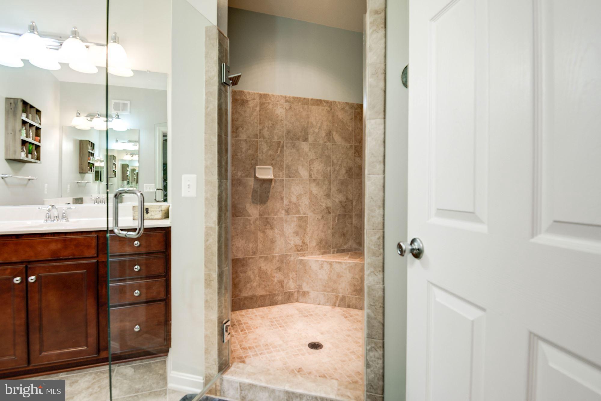 RESIDENCES AT DULLES PRK - Residential Lease