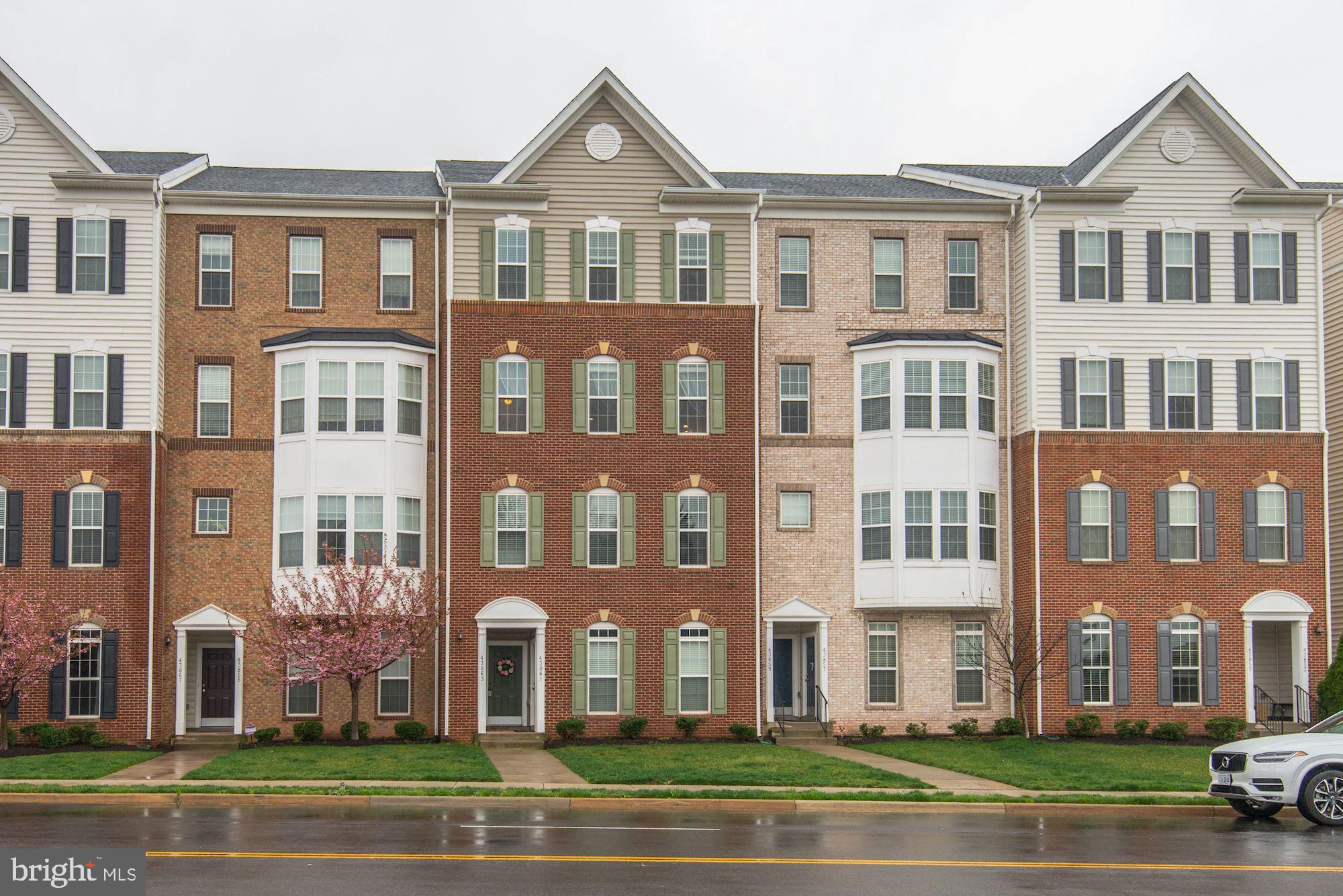 RESIDENCES AT DULLES PRK - Residential Lease