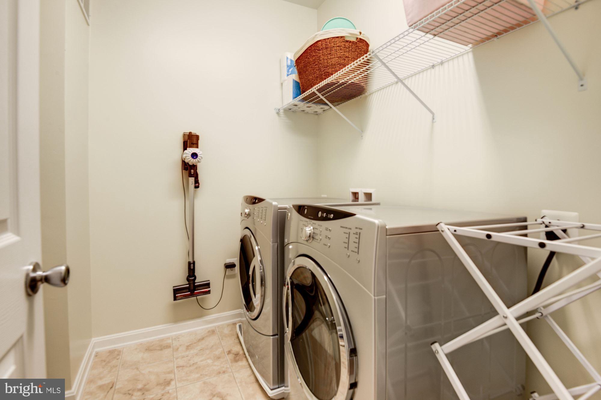 RESIDENCES AT DULLES PRK - Residential Lease