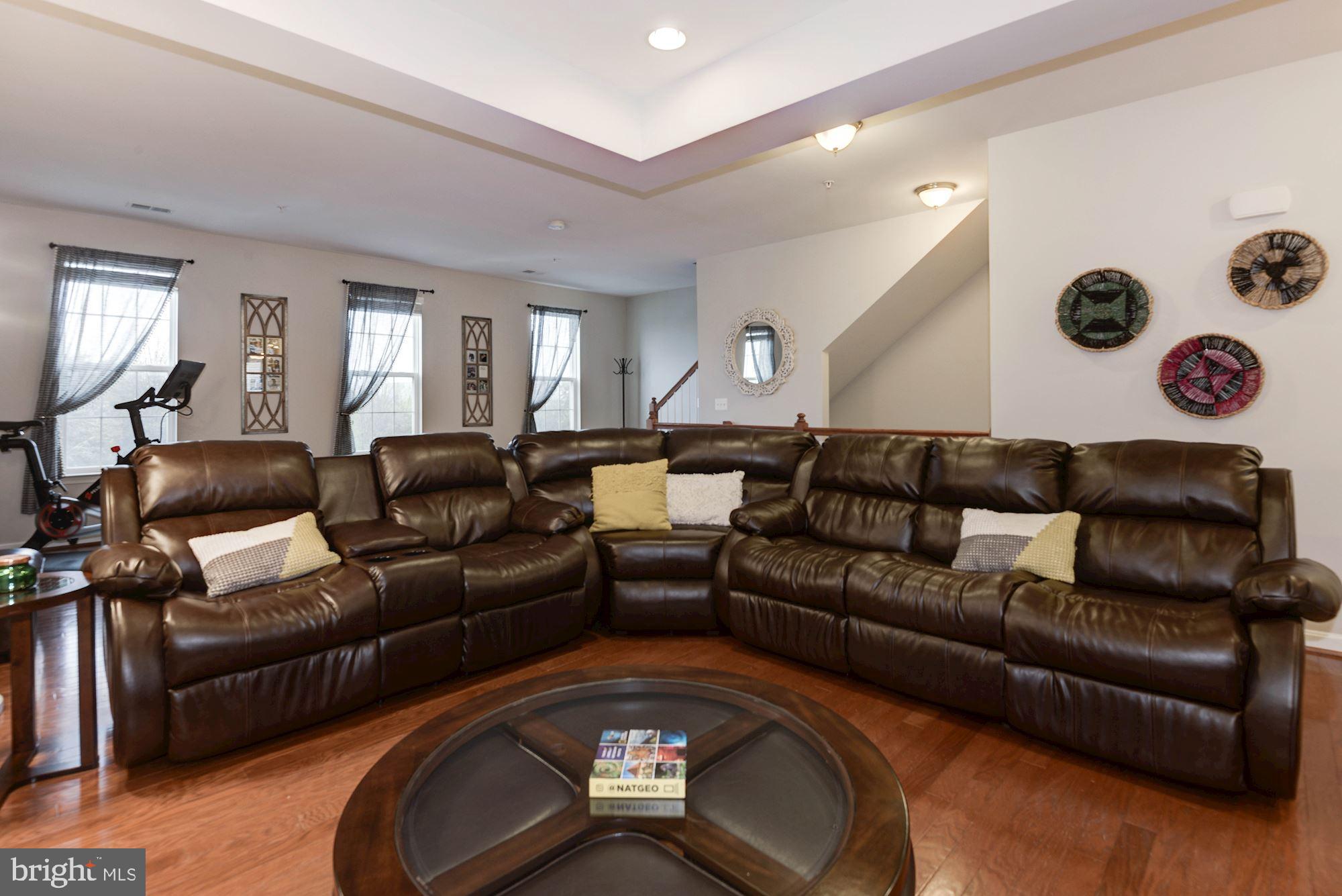 RESIDENCES AT DULLES PRK - Residential Lease