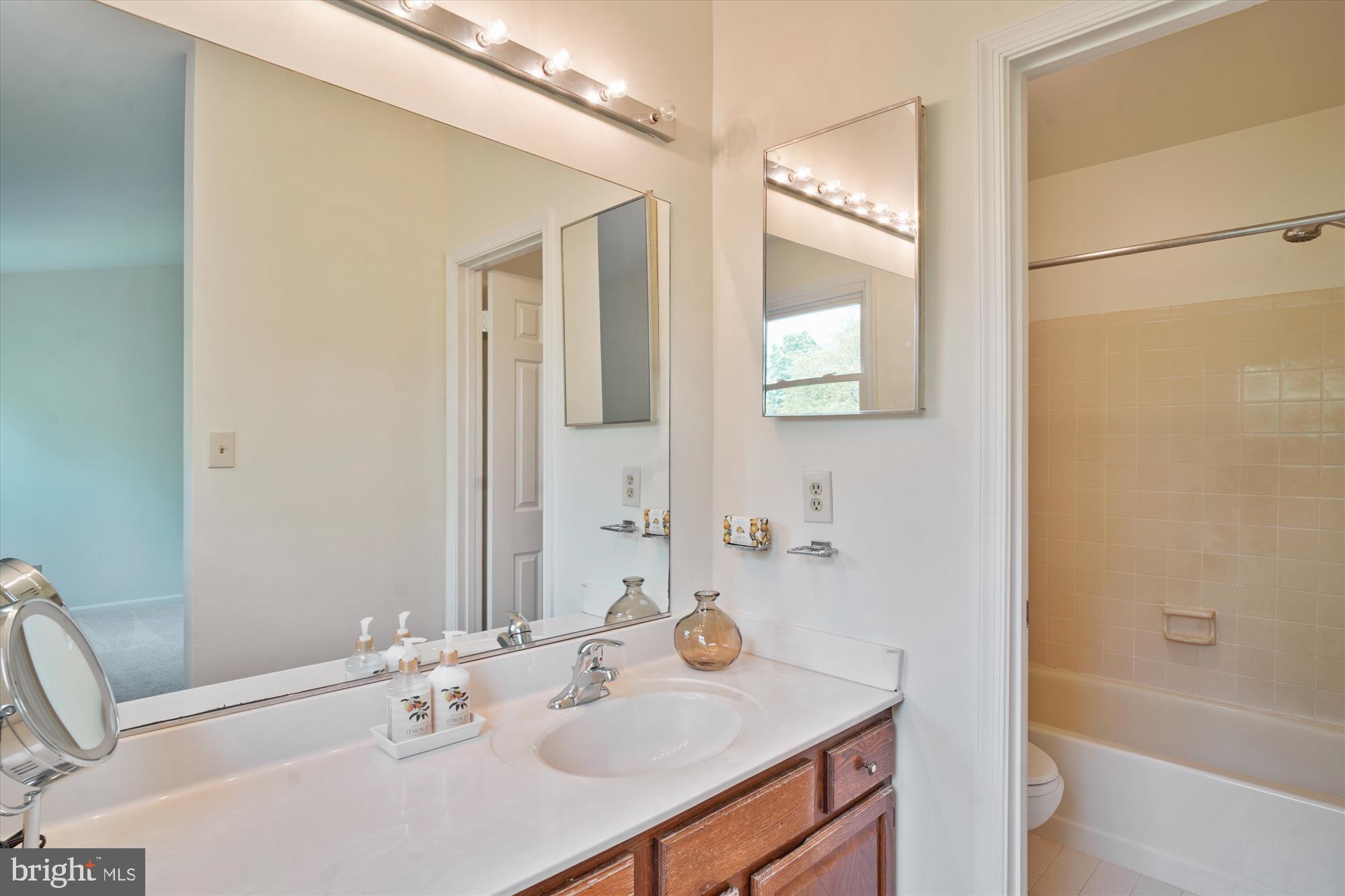 NORBECK MANOR - Residential