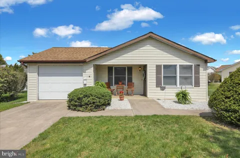 555 Honeysuckle Court, Pine Grove, PA 17963 - #: PASK2026524