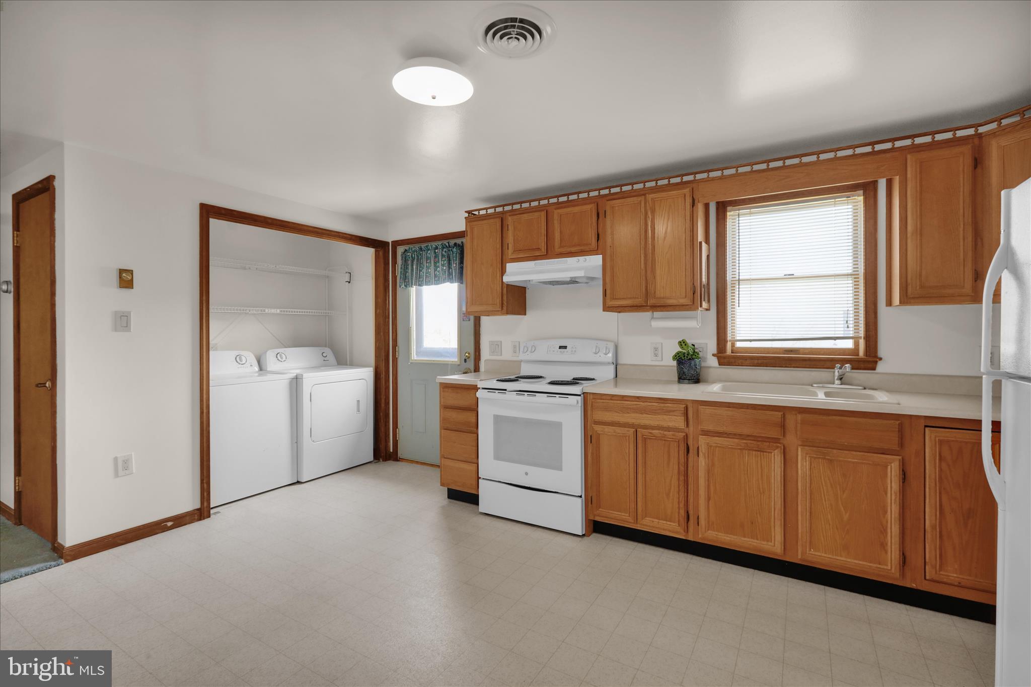 555 HONEYSUCKLE COURT