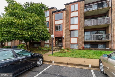 Photo of 9728 Kingsbridge Drive #302, FAIRFAX, VA 22031 (MLS # VAFX2338524)