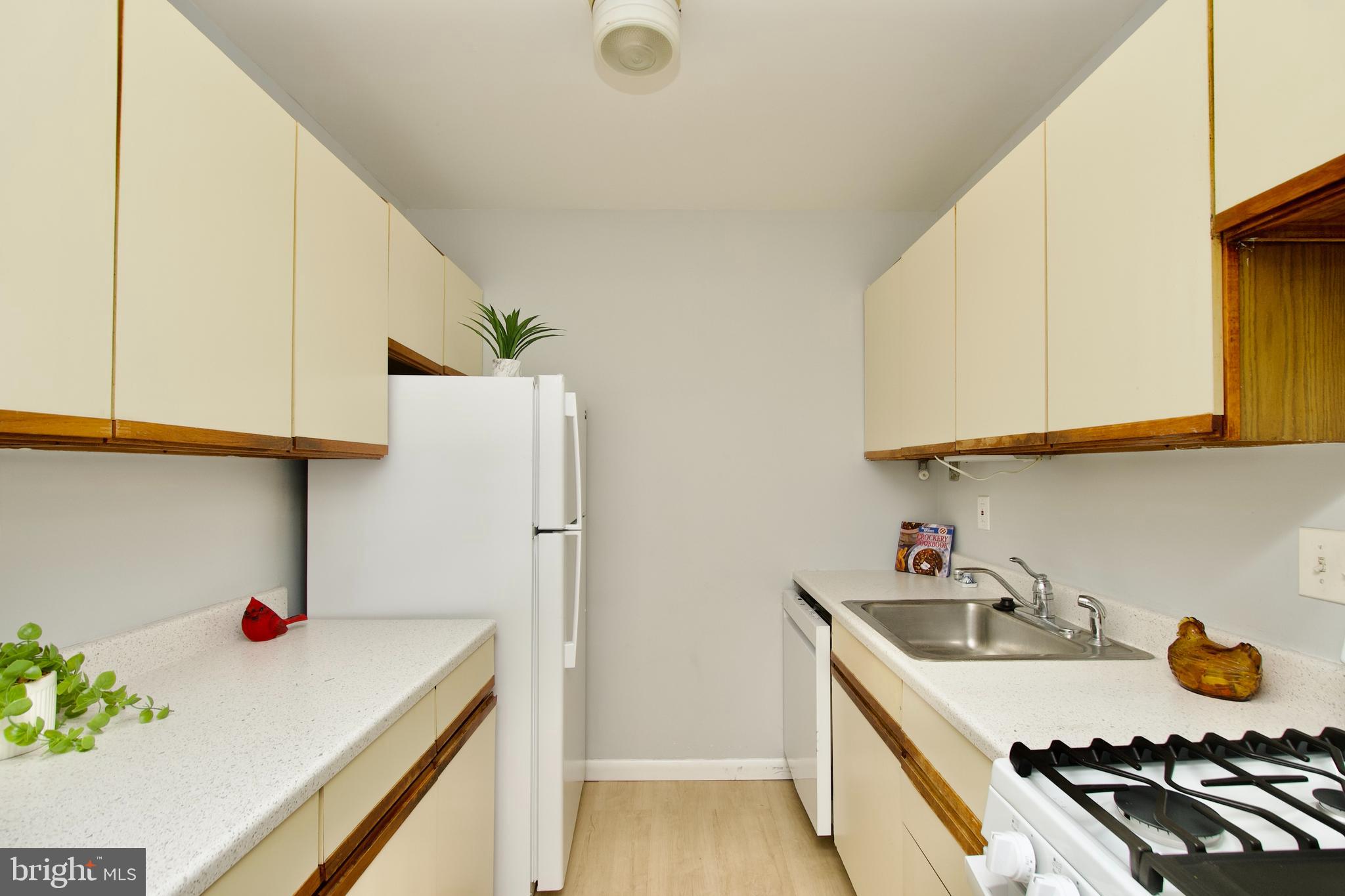 FALLS CHURCH GARDENS - Residential Lease