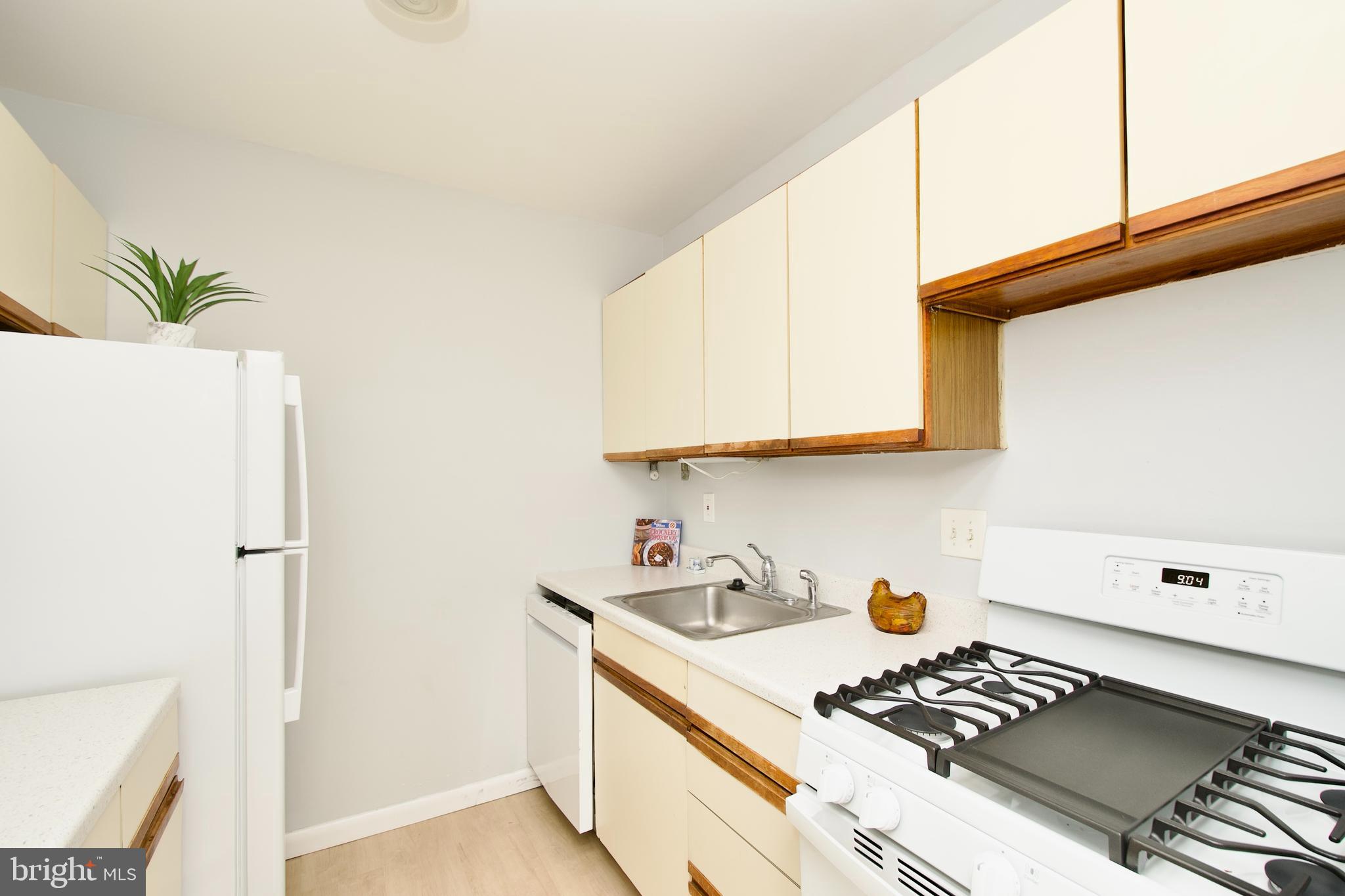 FALLS CHURCH GARDENS - Residential Lease