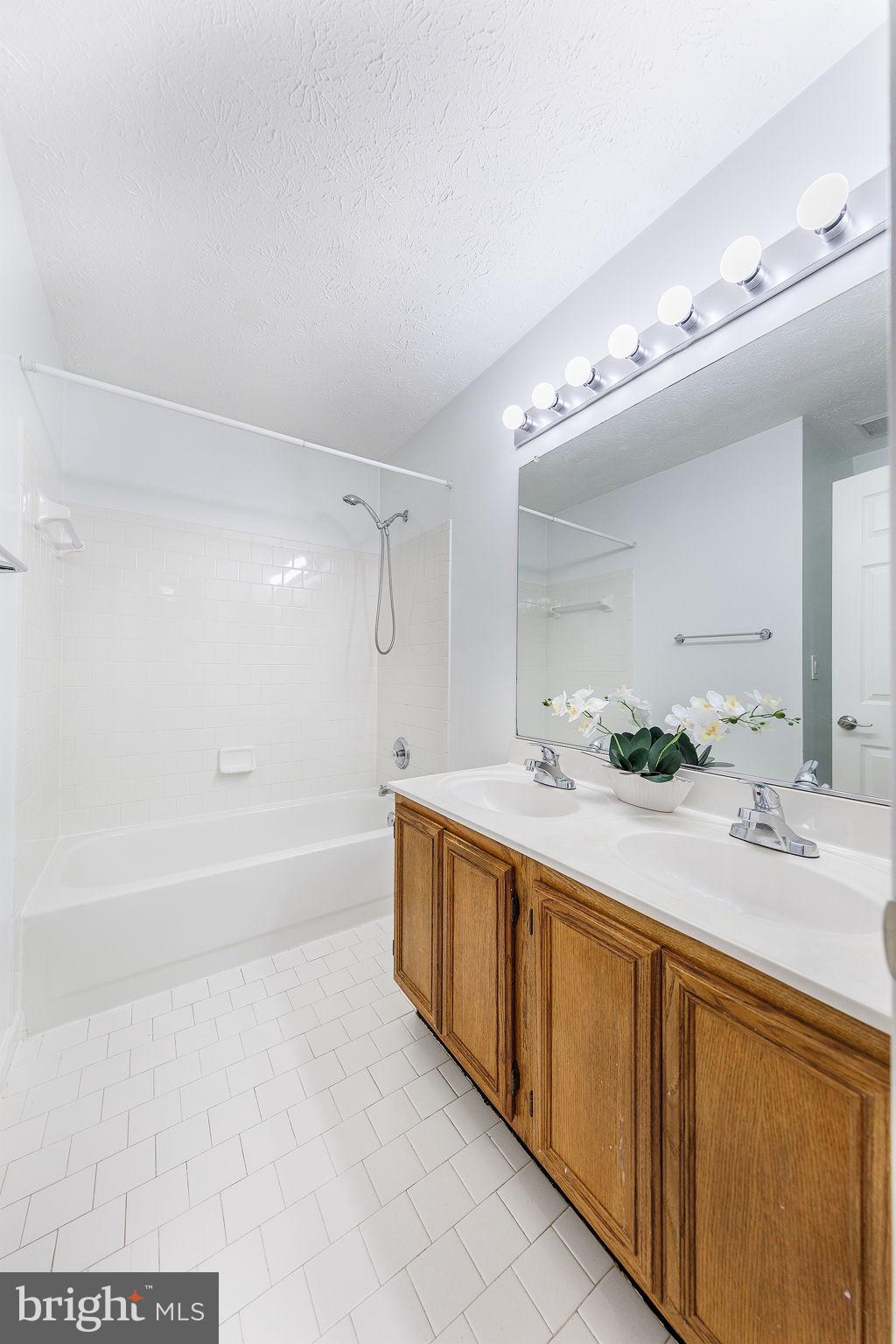 ARAGONA VILLAGE - Residential