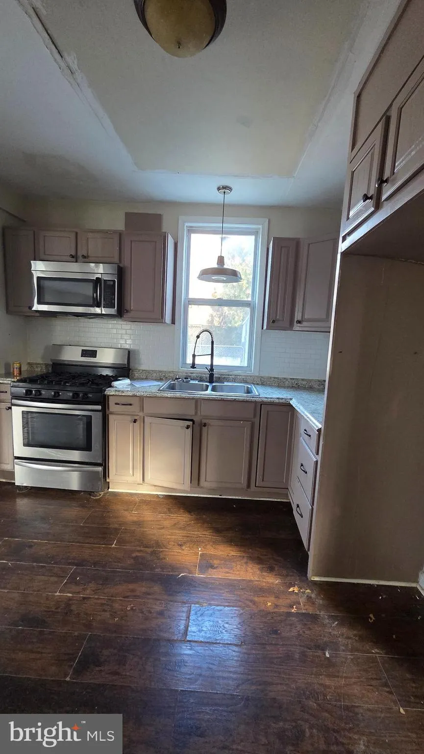 York, Pennsylvania 17408, United States, 4 Bedrooms Bedrooms, ,2 BathroomsBathrooms,Residential,Active,254530