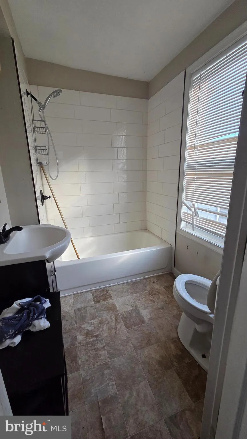 York, Pennsylvania 17408, United States, 4 Bedrooms Bedrooms, ,2 BathroomsBathrooms,Residential,Active,254530