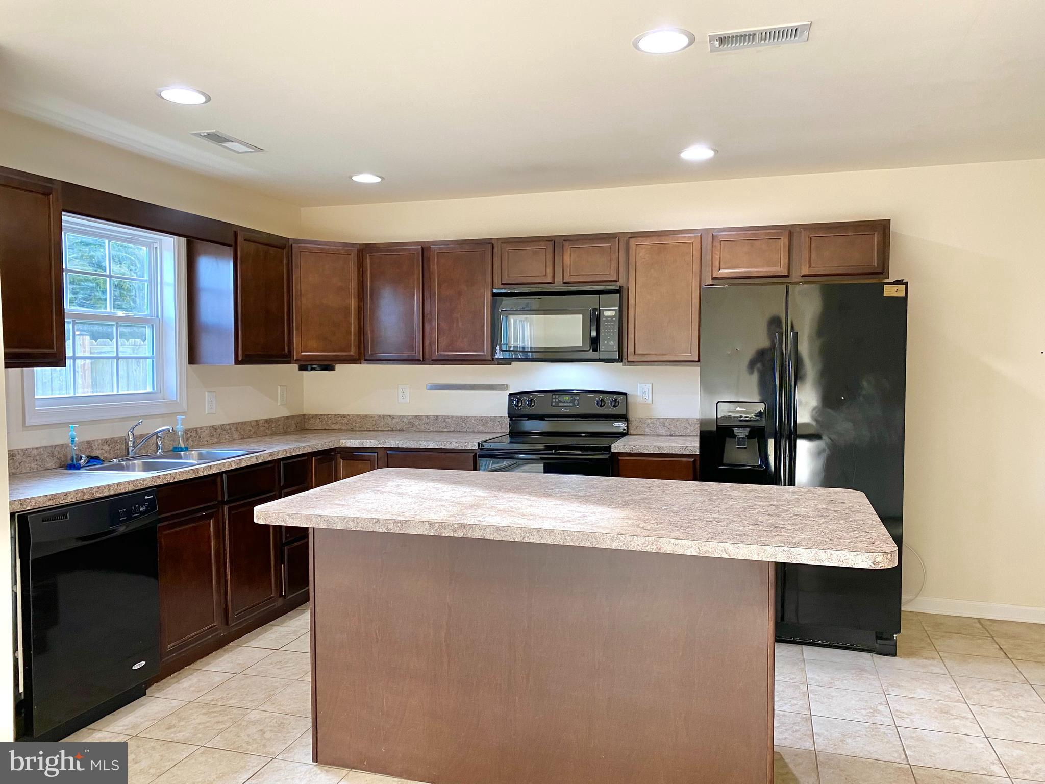 THE TOWNES AT OAKHURST - Residential Lease