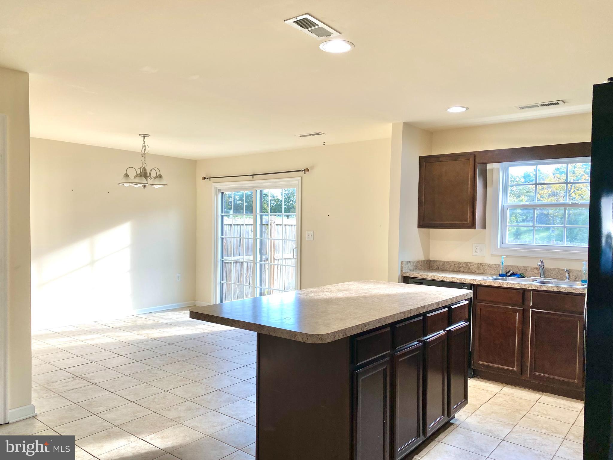 THE TOWNES AT OAKHURST - Residential Lease