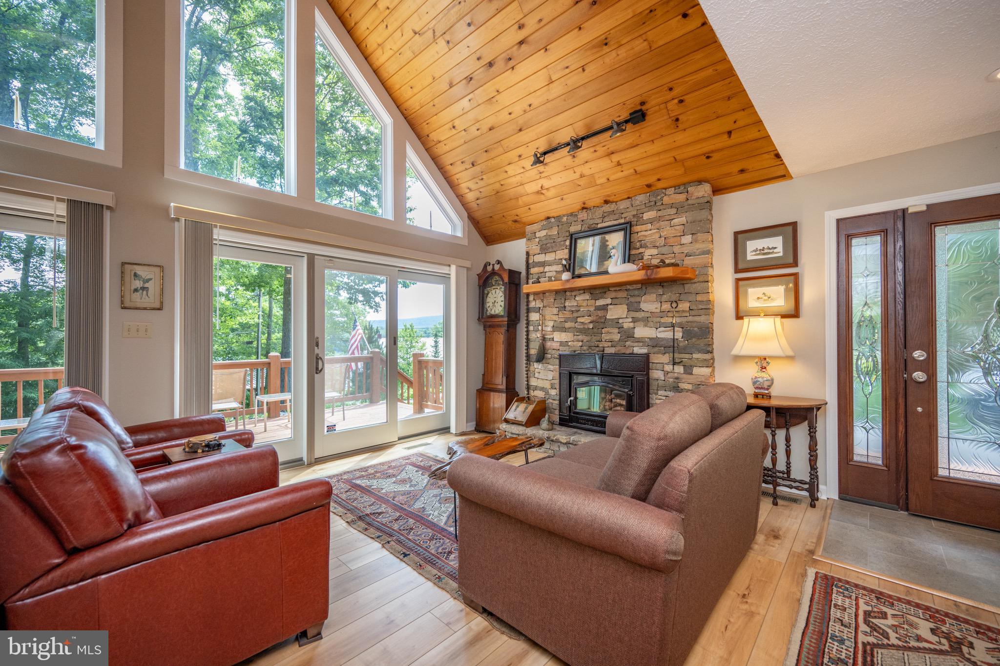 LAKE FOREST ESTATES - Residential