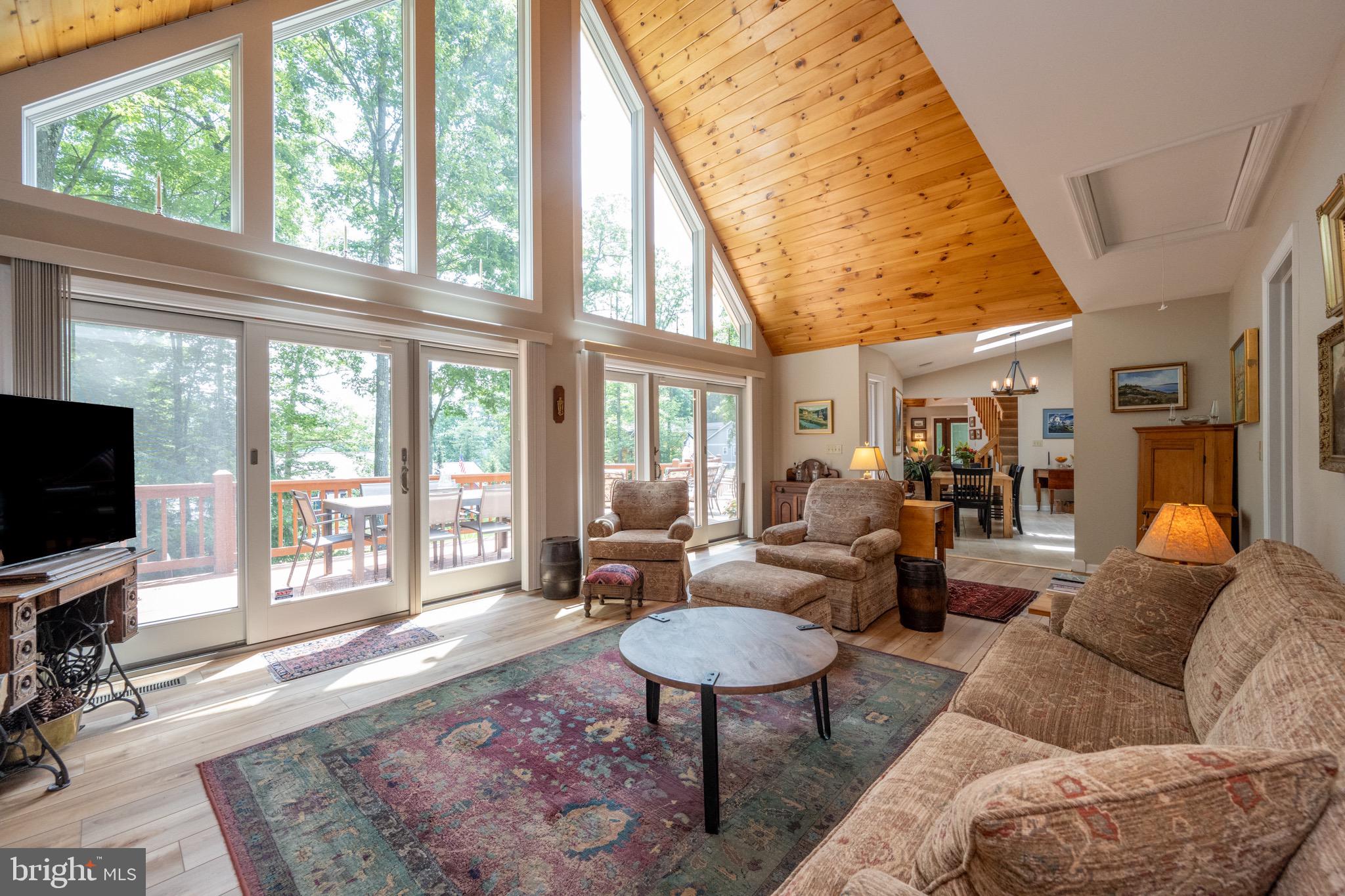 LAKE FOREST ESTATES - Residential