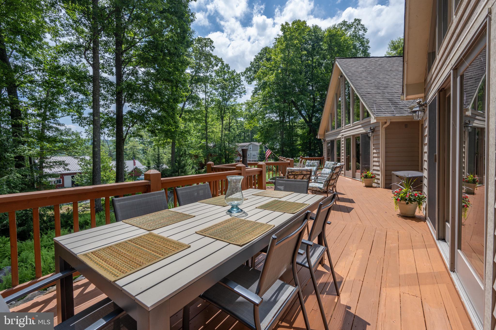 LAKE FOREST ESTATES - Residential