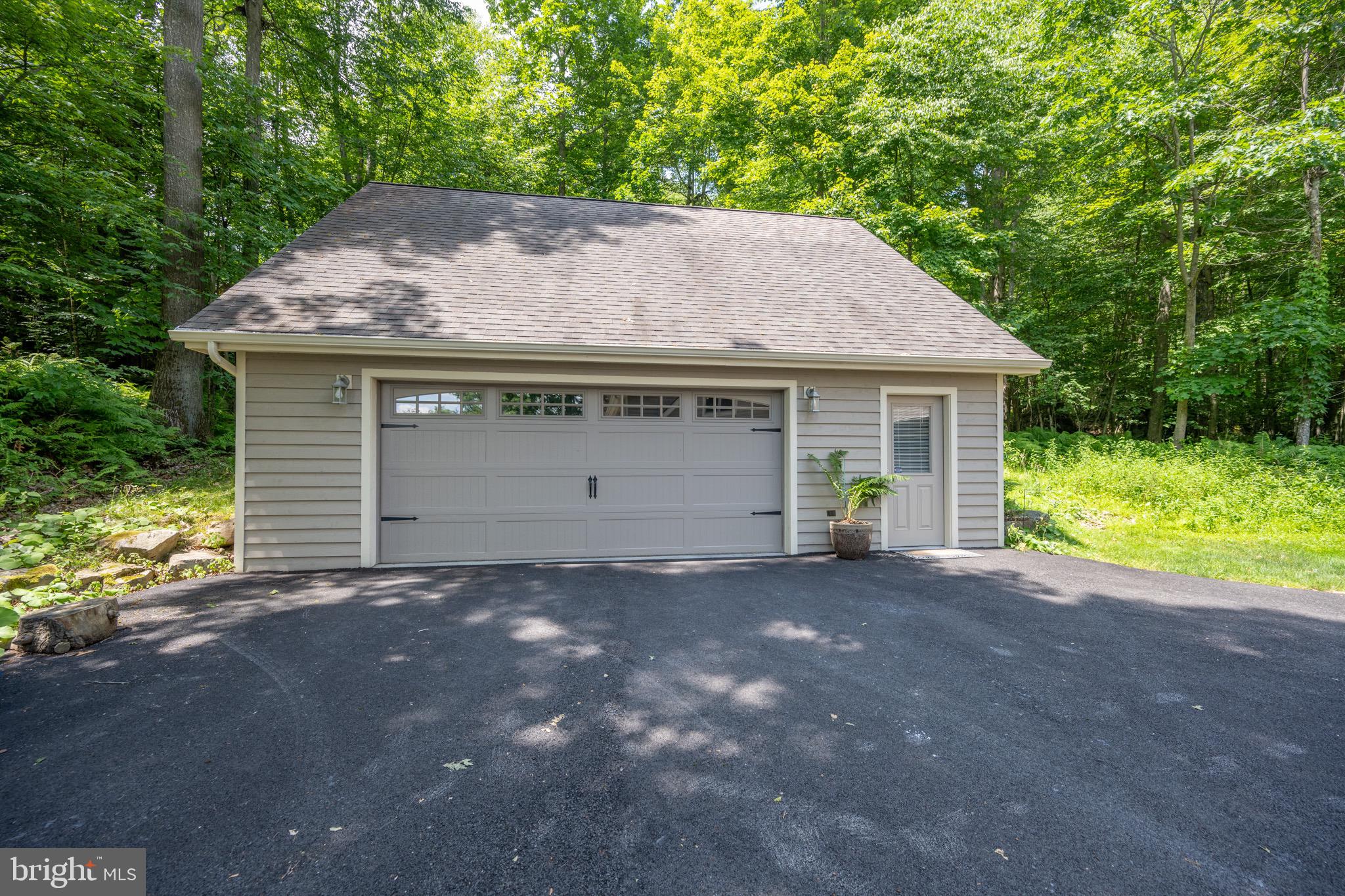 LAKE FOREST ESTATES - Residential