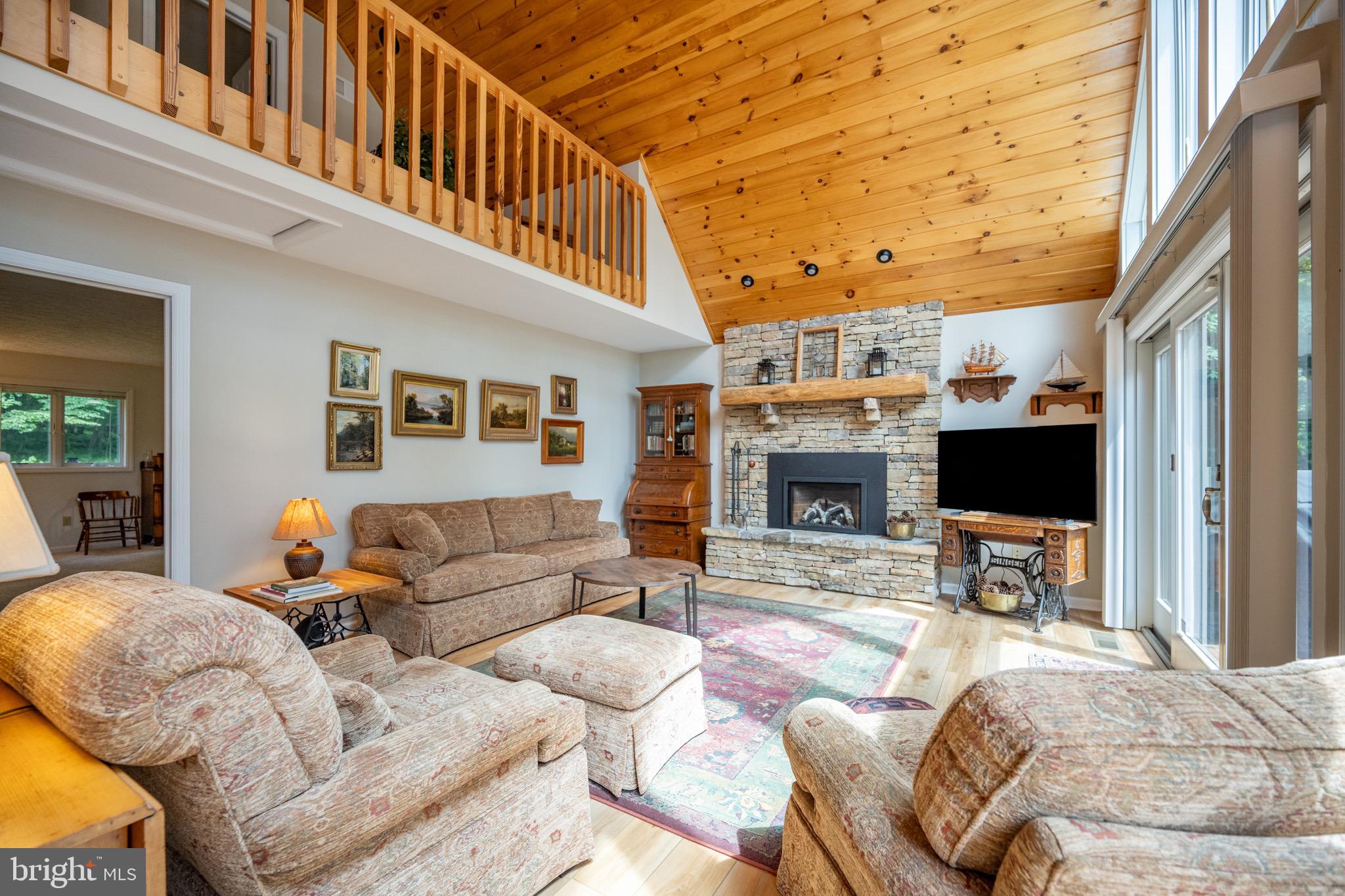 LAKE FOREST ESTATES - Residential