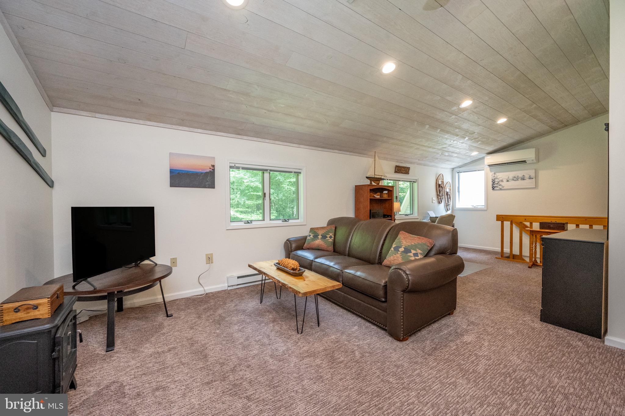 LAKE FOREST ESTATES - Residential