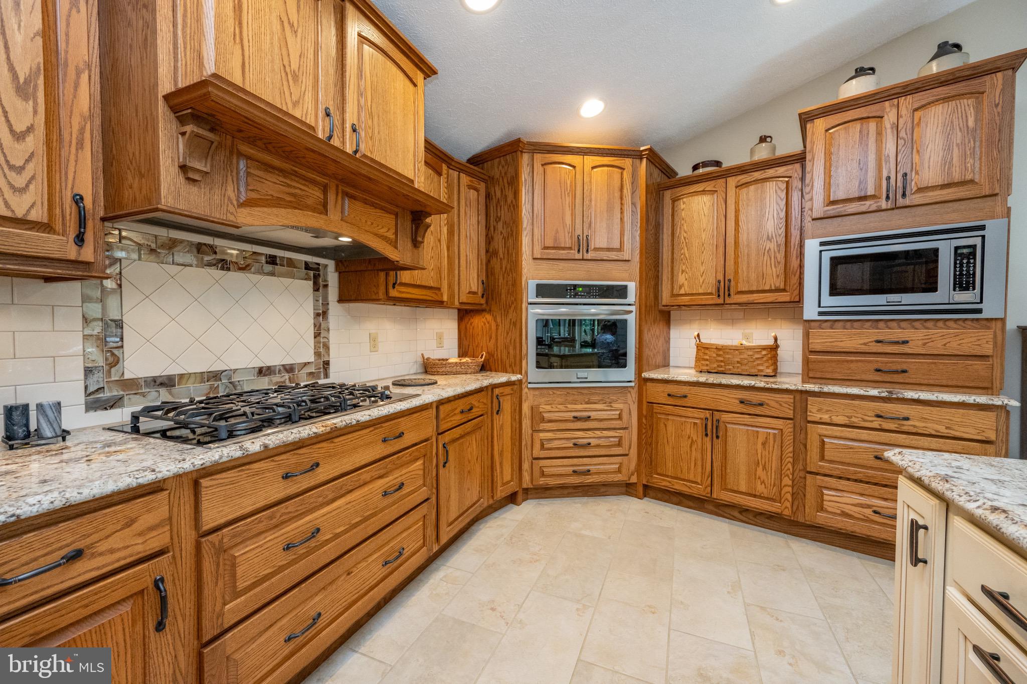 LAKE FOREST ESTATES - Residential