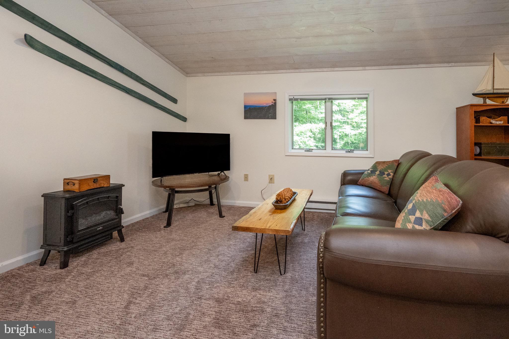 LAKE FOREST ESTATES - Residential