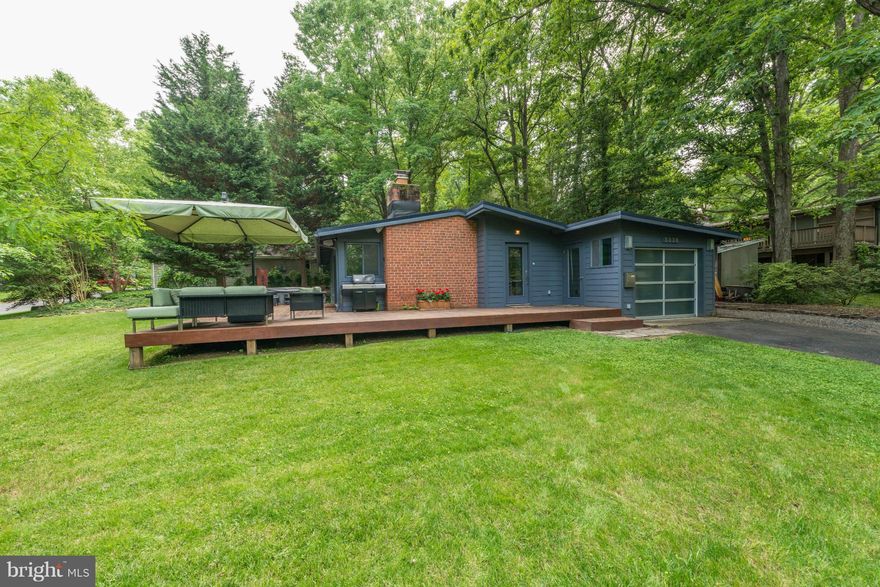 Gorgeous home in fantastic location.  Contemporary SF home with over $140K of upgrades & all the features you can wish for. Easy access to R50 &495.  2br + large den [3rd br] & 2ba. Approx. 1200sqft of Living & finished space. Large windows, skylights full light doors, ample of natural light, porcelain tile in kitch & baths, Brazilian Cherry hardwood flrs, top of the line SS appliances.