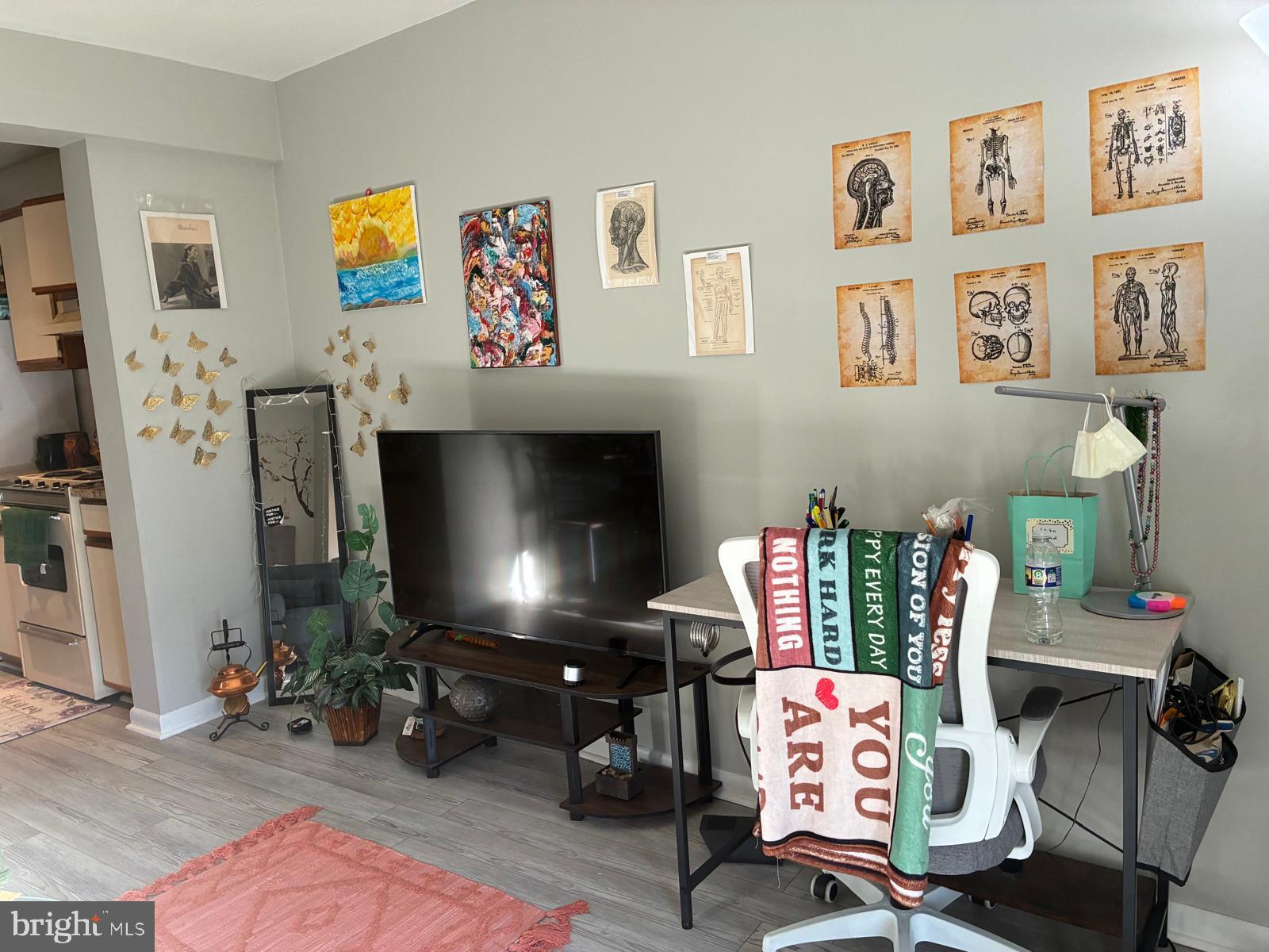 1243 CEDARS COURT B4