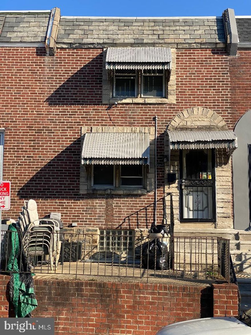 Looking for your next investment property? This home will be great for a flip or rental! schedule your showing now, this will not last long.