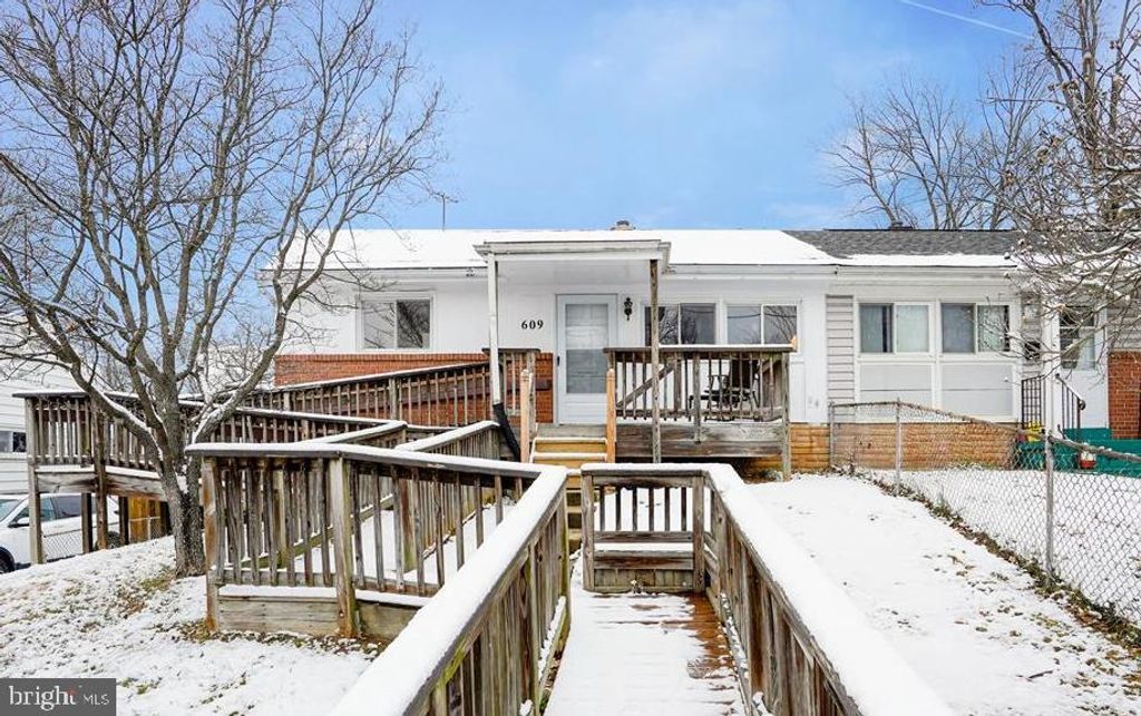 Photo of 609 Blandford Street, ROCKVILLE, MD 20850 (MLS # MDMC2210314)