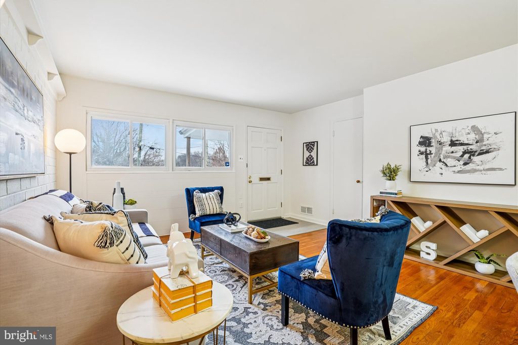 Photo of 609 Blandford Street, ROCKVILLE, MD 20850 (MLS # MDMC2210314)