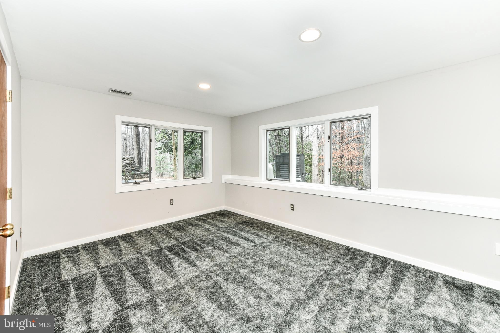 ECOLAND ESTATES - Residential Lease