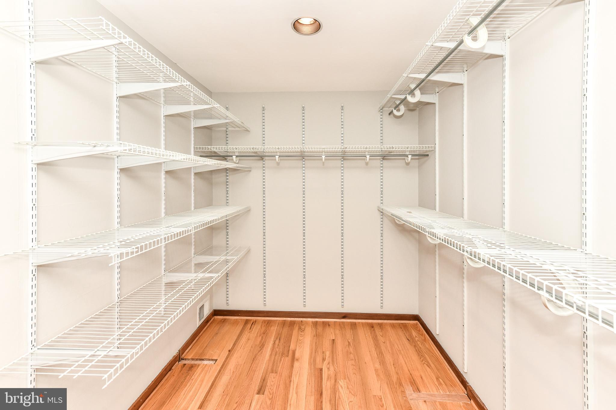 ECOLAND ESTATES - Residential Lease