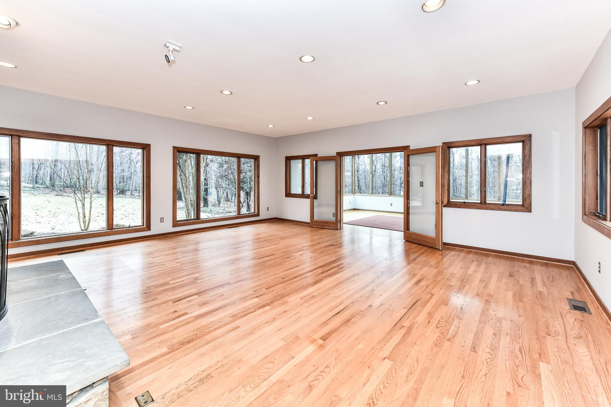 ECOLAND ESTATES - Residential Lease