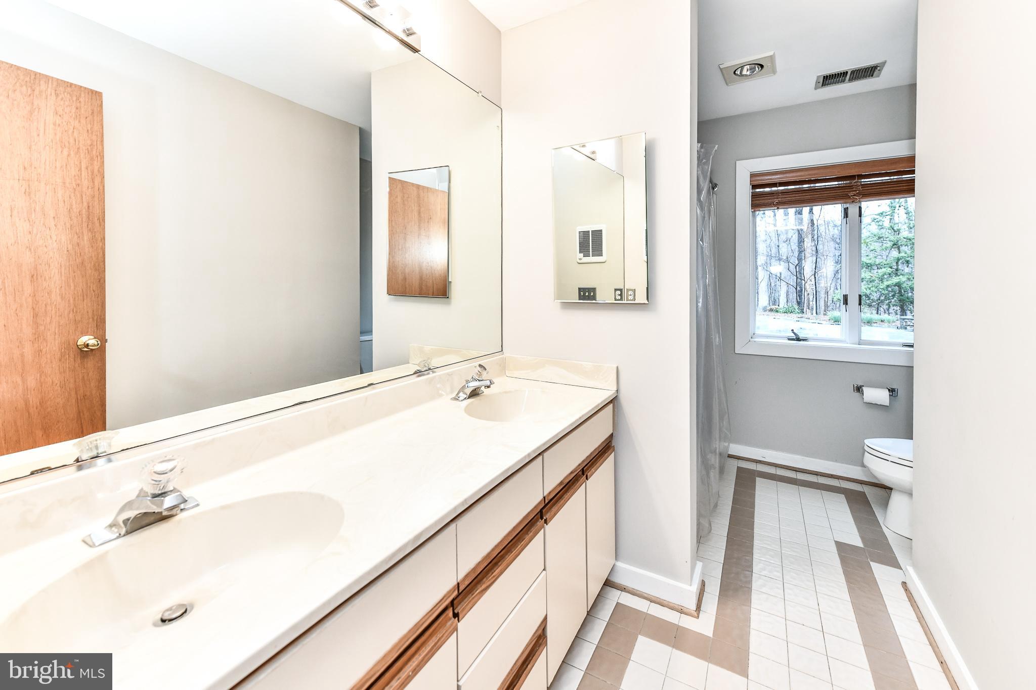 ECOLAND ESTATES - Residential Lease