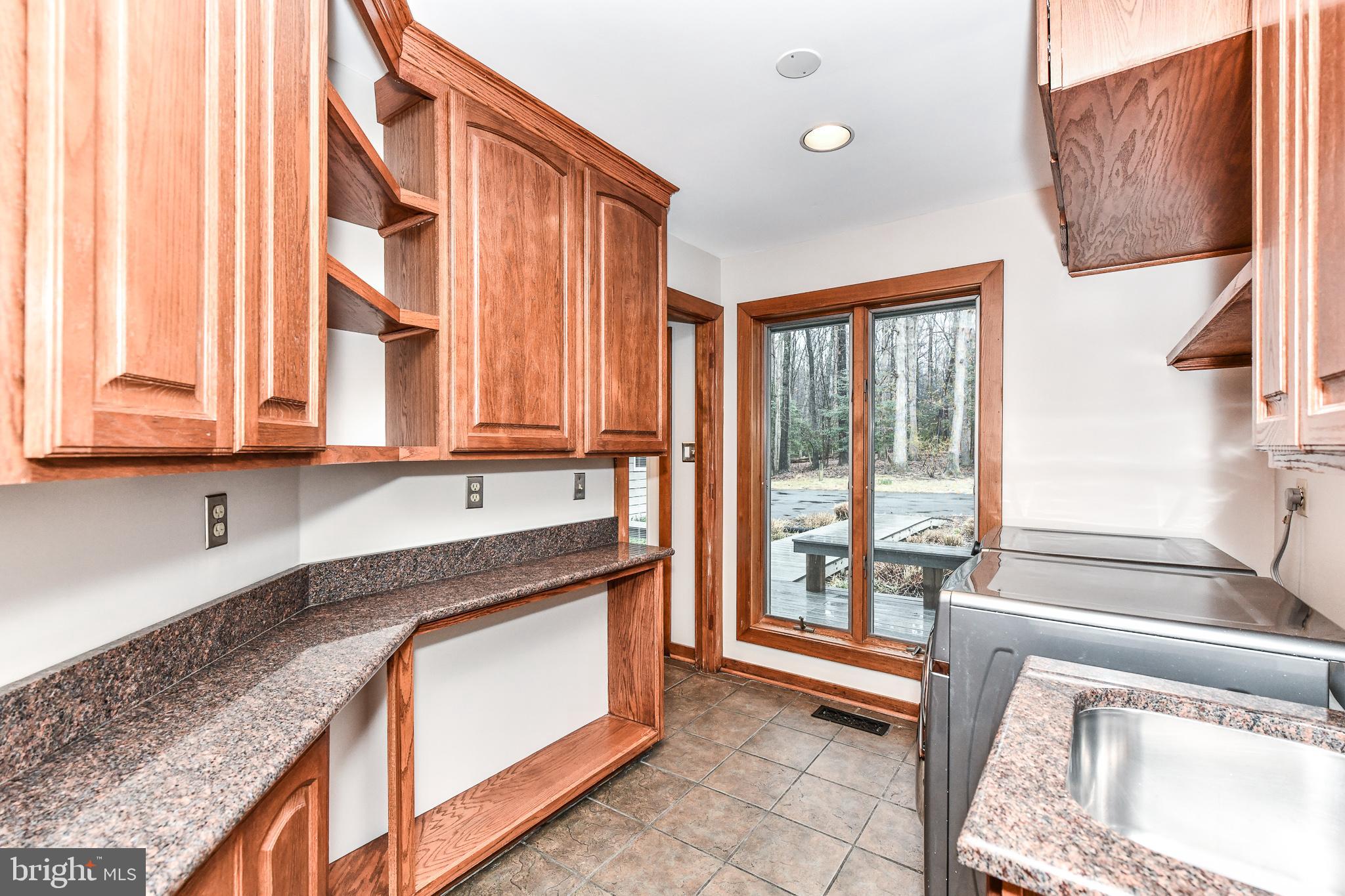 ECOLAND ESTATES - Residential Lease