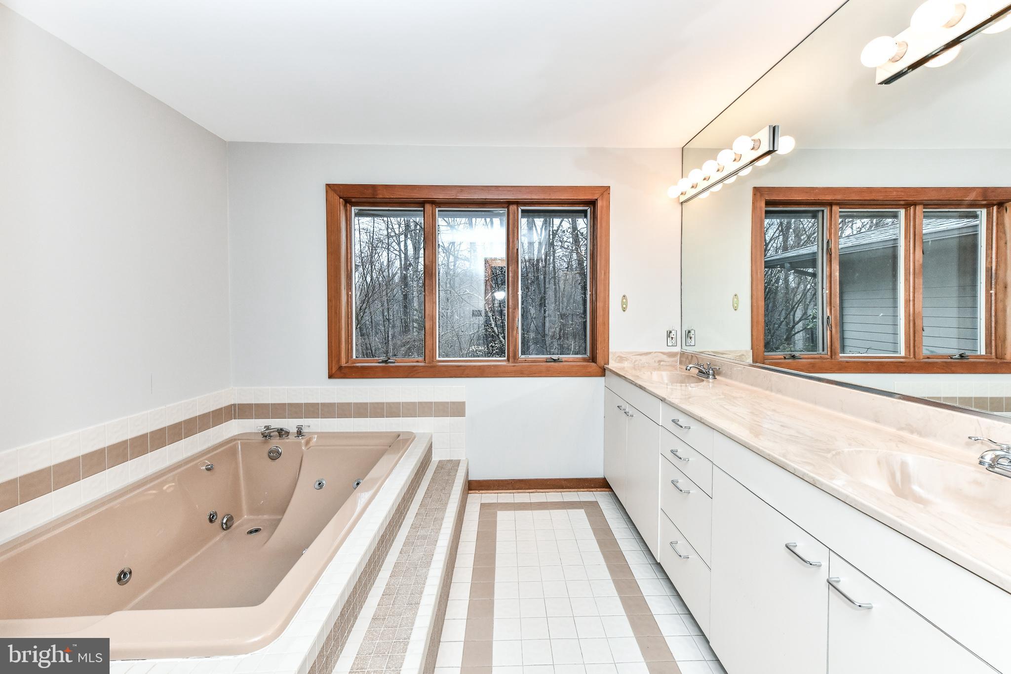 ECOLAND ESTATES - Residential Lease